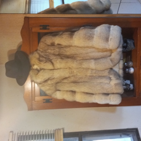Silver Fox Fur, Jay Chester for Gus Meyer, Size M - Picture 2 of 3